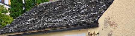 Kalkplattendach eines Gebäudes in Hemau