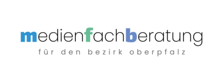 Zwei verschiedene Hände mit einem Smartphone