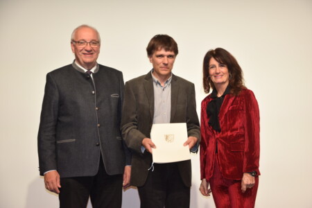 Die Lehra und Mehra Chorgruppe bei ihrem Auftritt zur Kultur-Preisverleihung im Festsaal des Klosters Walderbach