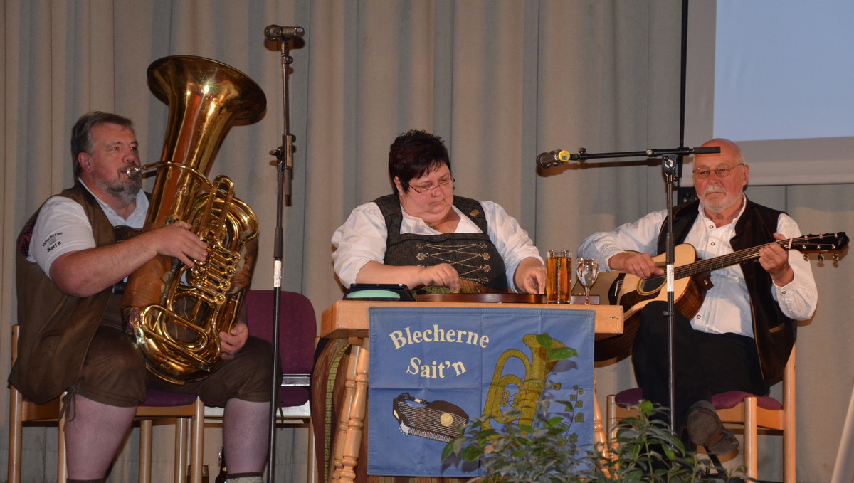 Die Gruppe "Blecherne Sait'n" aus Schnaittenbach.